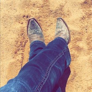 Meet your Posher, Caitlin